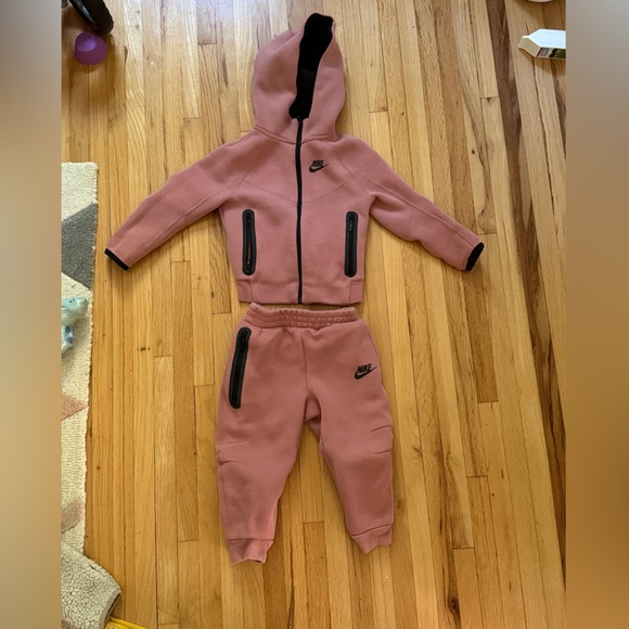 Nike Rose Tracksuit with Black Details - Picture 1 of 1